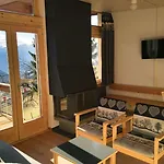 Апартаменты Leysin Lodge *